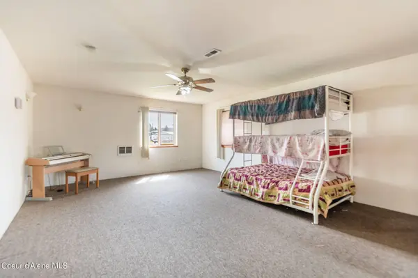 620 4th St, Priest River, ID 83856