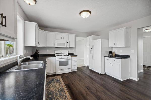 413 Durango DR, Roberts, WI 54023