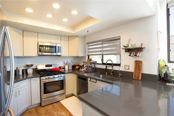 17721 Sergio CIR #201, Huntington Beach, CA 92647