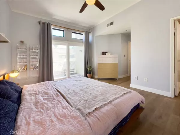 17721 Sergio CIR #201, Huntington Beach, CA 92647