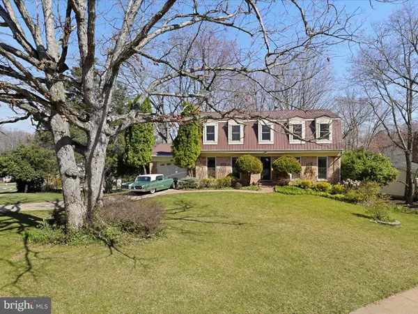 8706 SIDE SADDLE RD, Springfield, VA 22152