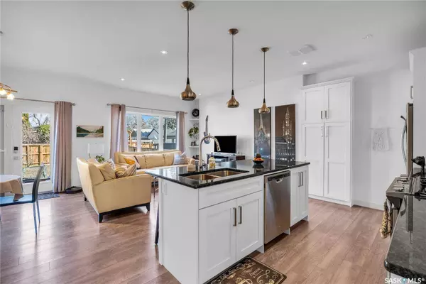 327 2nd STREET E, Saskatoon, SK S7H 1N7