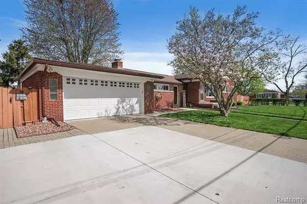 2905 MIDDLEFIELD Drive, Trenton, MI 48183