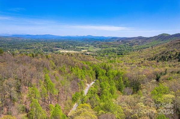 000 Pinnacle Mountain RD, Hendersonville, NC 28790