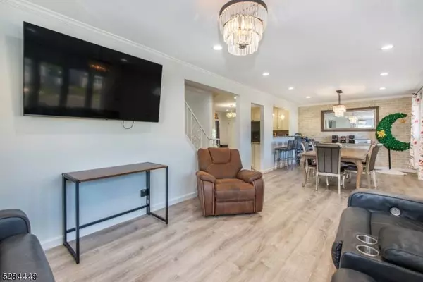 41 Springdale Ct, Clifton City, NJ 07013