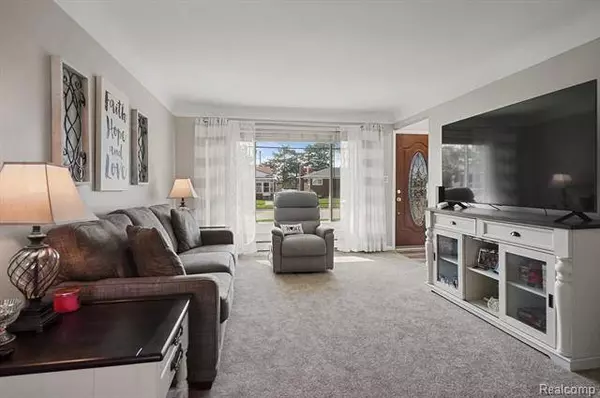 2905 MIDDLEFIELD Drive, Trenton, MI 48183