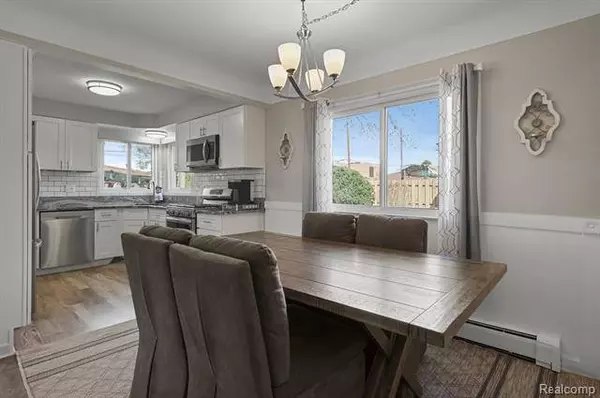 2905 MIDDLEFIELD Drive, Trenton, MI 48183