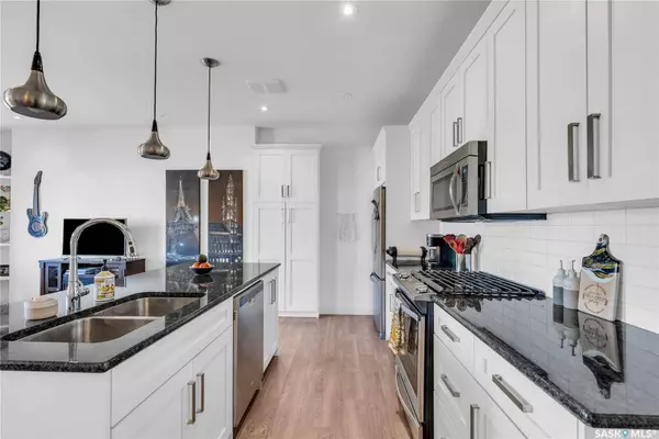 327 2nd STREET E, Saskatoon, SK S7H 1N7