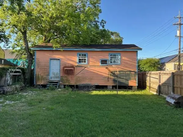 2717 UPPERLINE ST, New Orleans, LA 70115