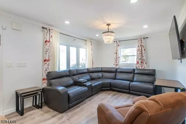 41 Springdale Ct, Clifton City, NJ 07013