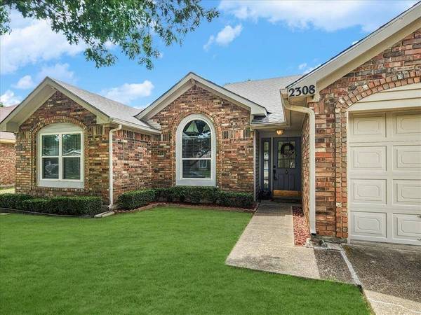 2308 Belton Drive, Arlington, TX 76018