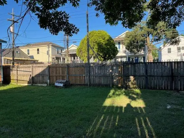 2717 UPPERLINE ST, New Orleans, LA 70115