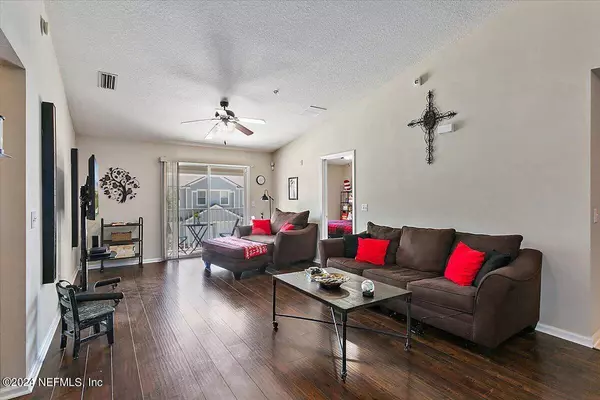 7068 DEER LODGE CIR #105, Jacksonville, FL 32256