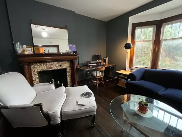 88 Albany Ave #201, Toronto, ON M5R 3C3