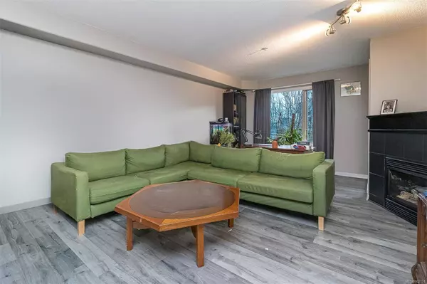 27 Songhees Rd #202, Victoria, BC V9A 7M6