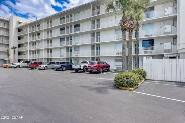 935 S Atlantic AVE #202, Daytona Beach, FL 32118