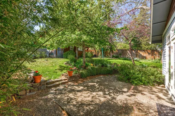 708 Ashland St, Ashland, OR 97520