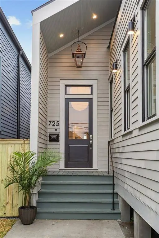 725 9TH ST, New Orleans, LA 70115