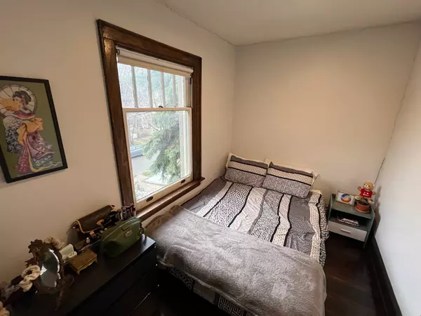 88 Albany Ave #201, Toronto, ON M5R 3C3