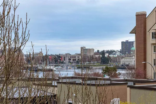 27 Songhees Rd #202, Victoria, BC V9A 7M6