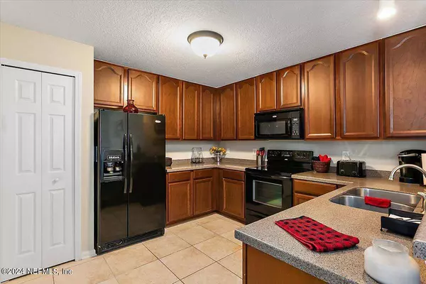 7068 DEER LODGE CIR #105, Jacksonville, FL 32256