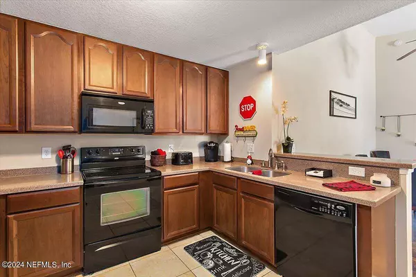 7068 DEER LODGE CIR #105, Jacksonville, FL 32256