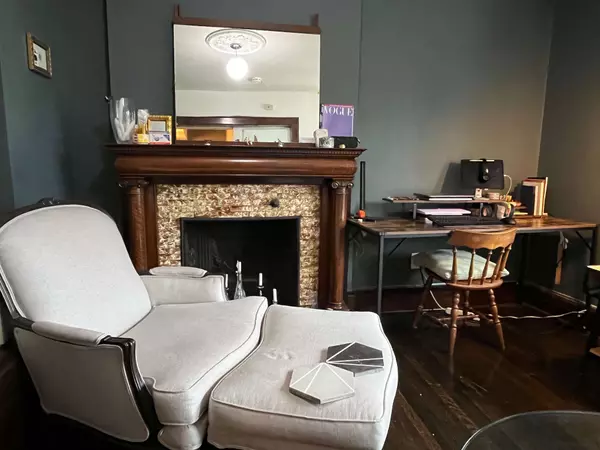 88 Albany Ave #201, Toronto, ON M5R 3C3