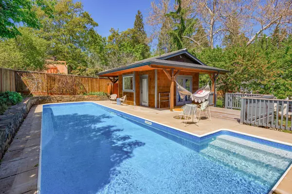 708 Ashland St, Ashland, OR 97520