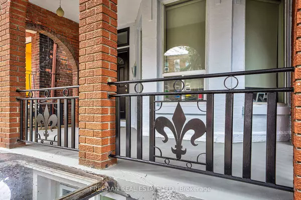 435 Manning Ave, Toronto, ON M6G 2V6