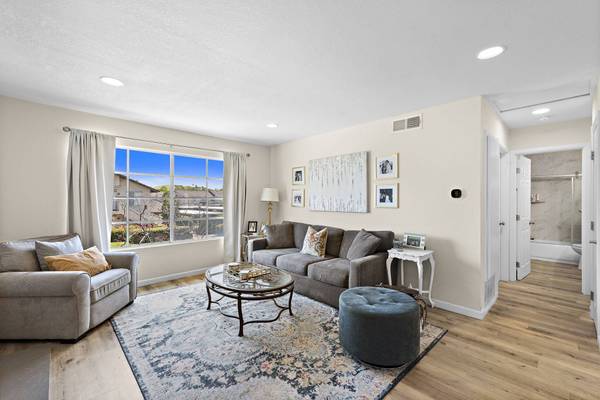 22 Exeter, Irvine, CA 92612-2636