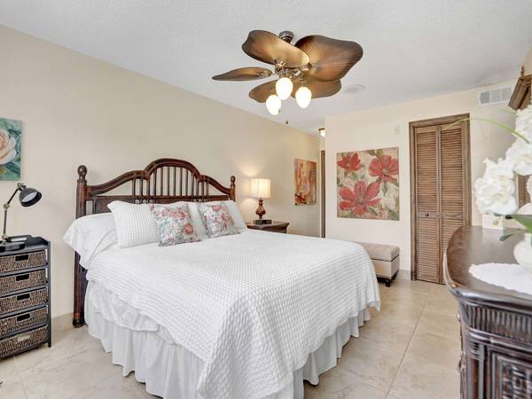 2600 Diana Dr #105, Hallandale Beach, FL 33009-4805