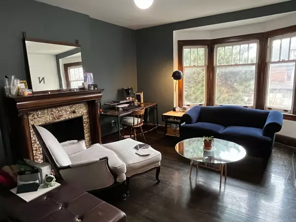 88 Albany Ave #201, Toronto, ON M5R 3C3