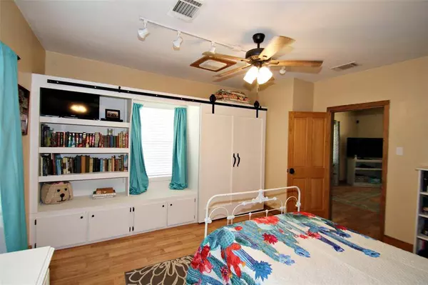 516 N Texas St Street, Emory, TX 75440