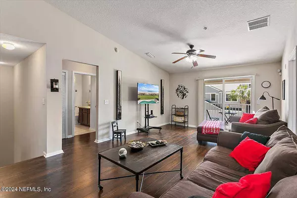 7068 DEER LODGE CIR #105, Jacksonville, FL 32256