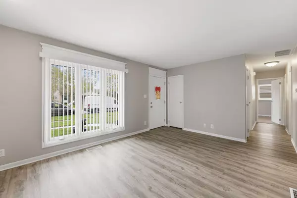 110 Villa Road, Streamwood, IL 60107