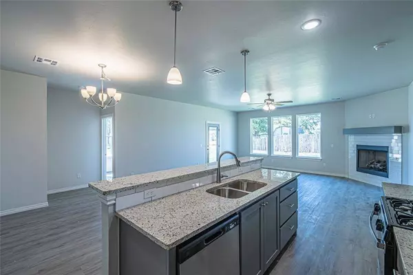 4728 Sandhill Dr, Enid, OK 73703