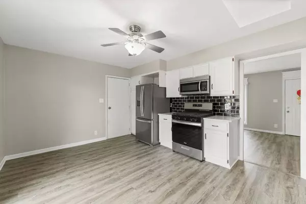 110 Villa Road, Streamwood, IL 60107