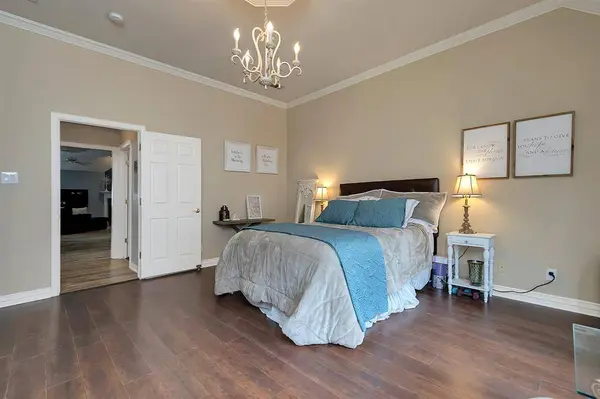 1217 Woodvale Drive, Bedford, TX 76021