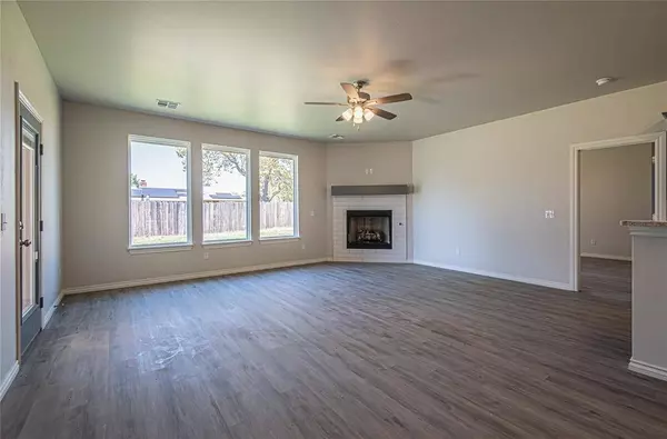 4728 Sandhill Dr, Enid, OK 73703