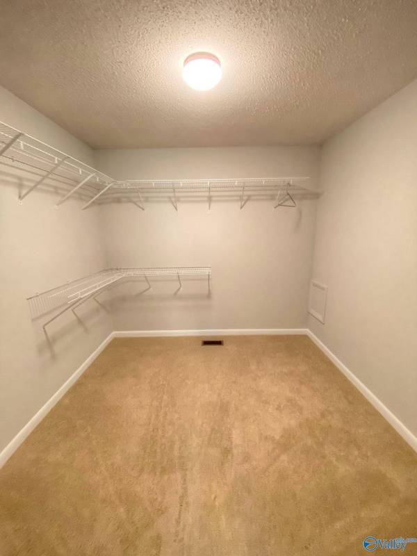 1002 Sharpsburg Drive SE, Huntsville, AL 35803