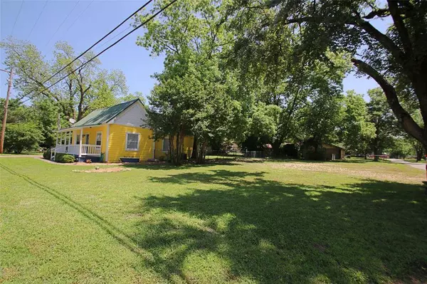 516 N Texas St Street, Emory, TX 75440