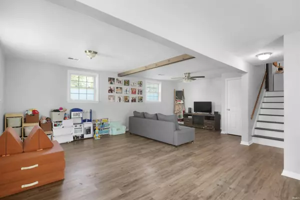 8311 Outer Lincoln Avenue, Newburgh, IN 47630