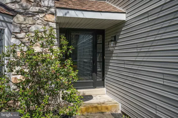 1260 QUARRY COMMONS DR, Yardley, PA 19067