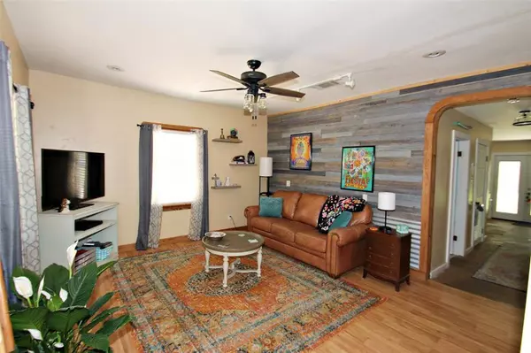 516 N Texas St Street, Emory, TX 75440