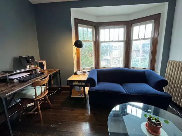 88 Albany Ave #201, Toronto, ON M5R 3C3