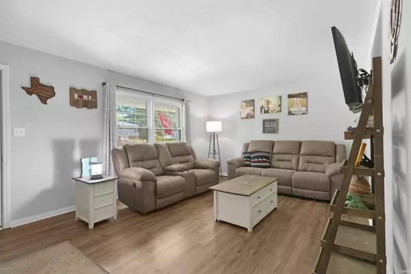 8311 Outer Lincoln Avenue, Newburgh, IN 47630