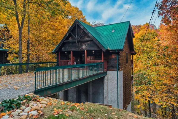 1341 N Baden DR, Gatlinburg, TN 37738