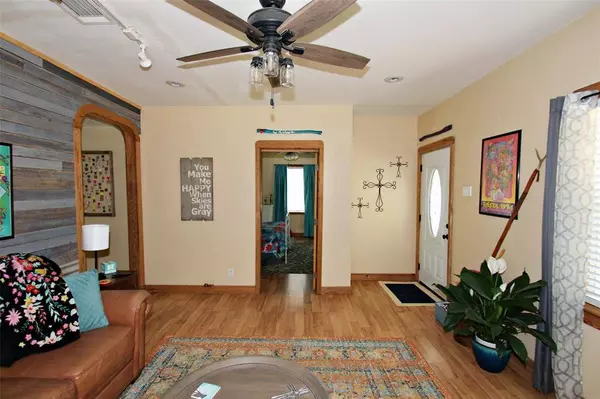 516 N Texas St Street, Emory, TX 75440