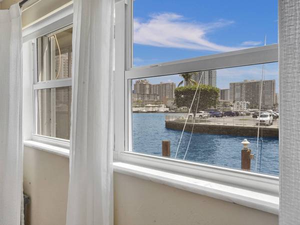 2600 Diana Dr #105, Hallandale Beach, FL 33009-4805