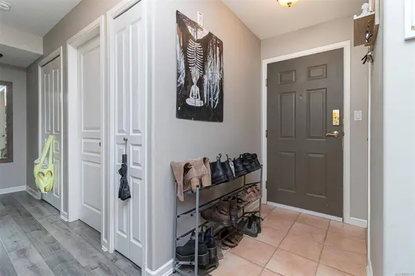 27 Songhees Rd #202, Victoria, BC V9A 7M6